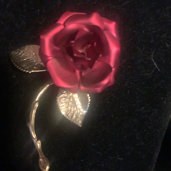 Rose Brooches - Picture 2 of 3